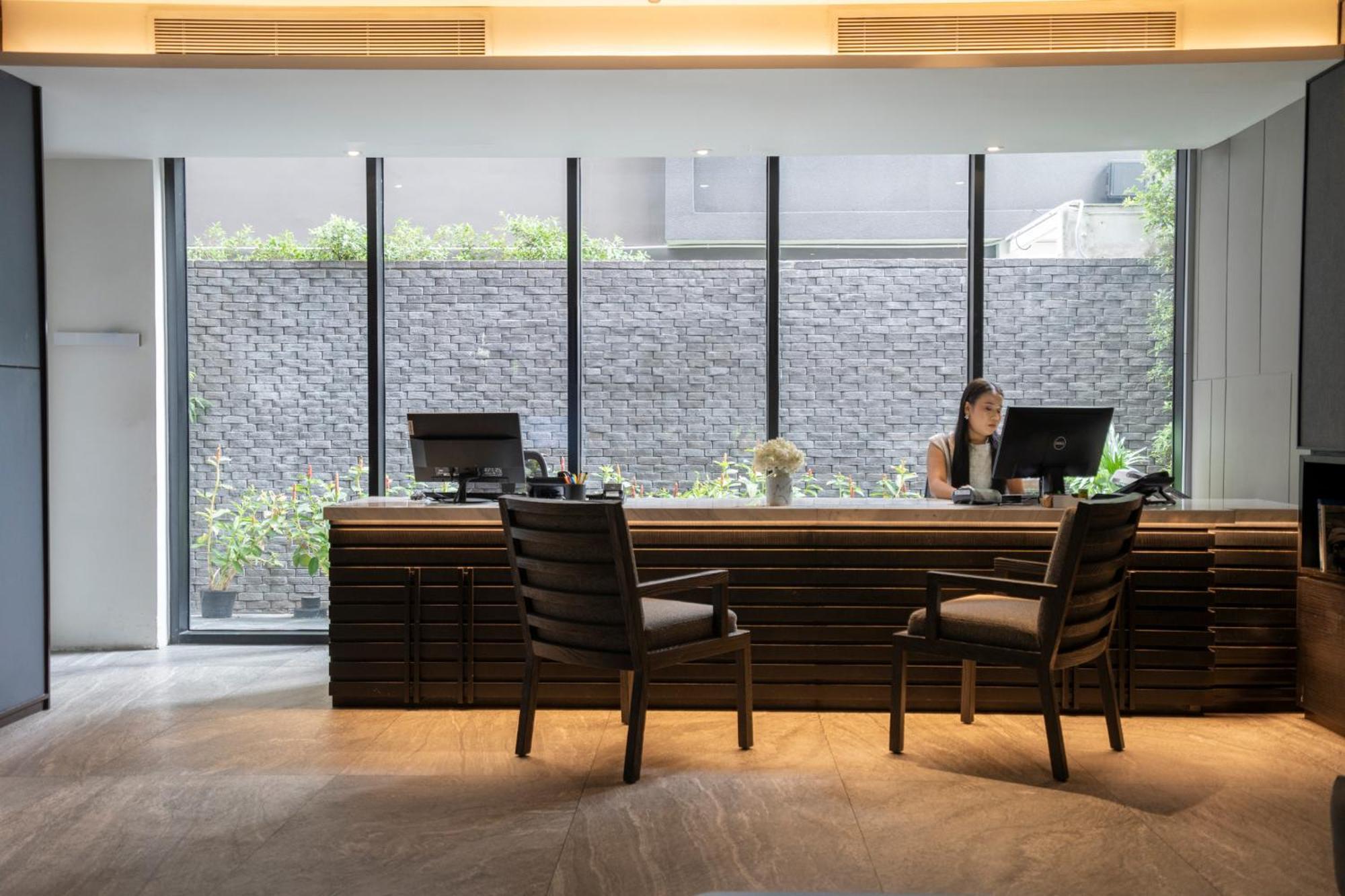 Walton Suites Sukhumvit Бангкок Екстер'єр фото