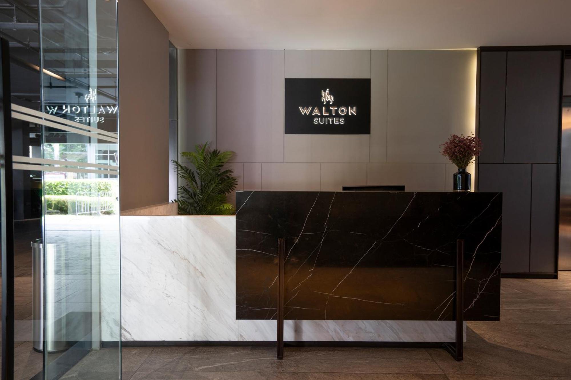 Walton Suites Sukhumvit Бангкок Екстер'єр фото