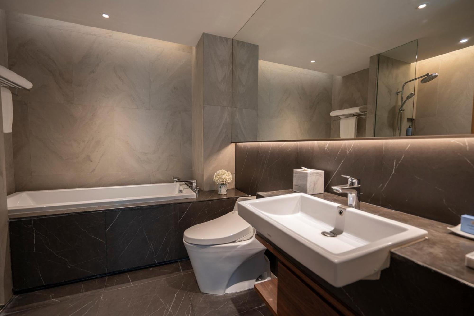 Walton Suites Sukhumvit Бангкок Номер фото