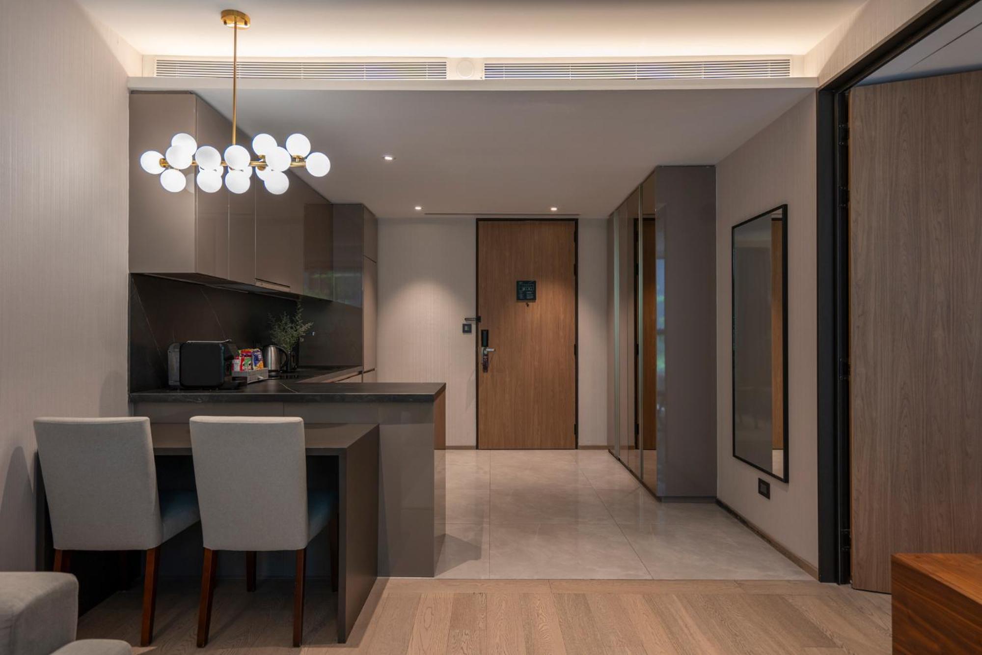 Walton Suites Sukhumvit Бангкок Номер фото
