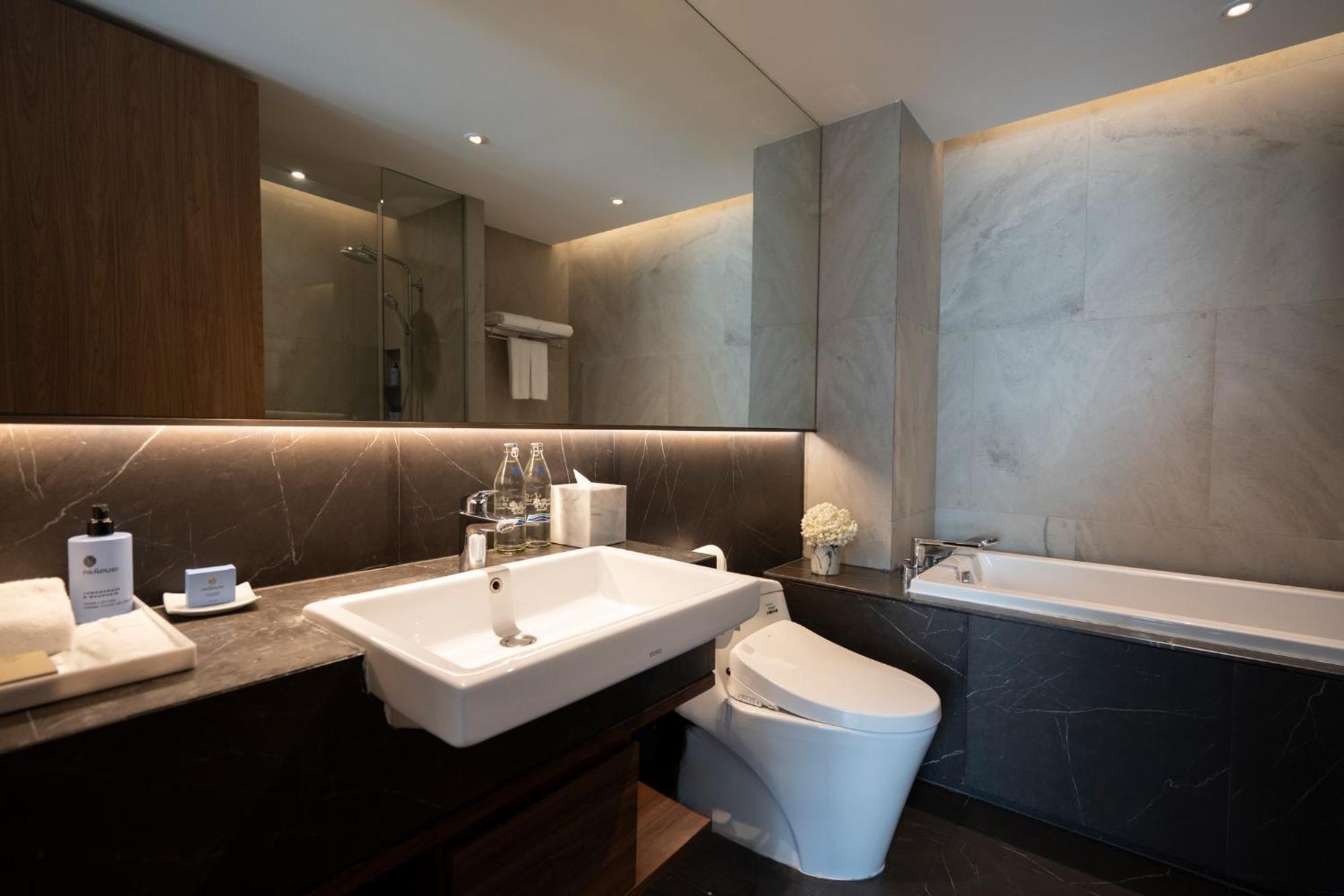 Walton Suites Sukhumvit Бангкок Екстер'єр фото