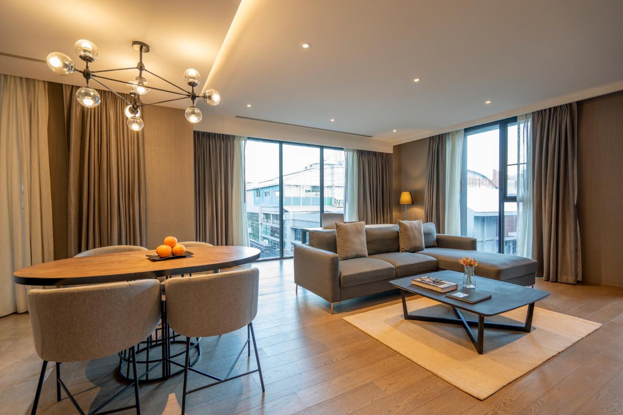 Walton Suites Sukhumvit Бангкок Екстер'єр фото